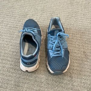 ON Cloud tennis shoes